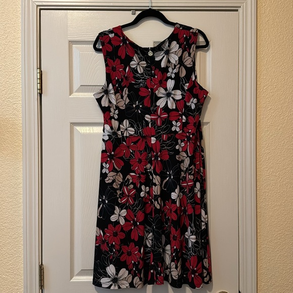 Size 16 nearly new Tommy Hilfiger Knit Dress - Picture 2 of 5